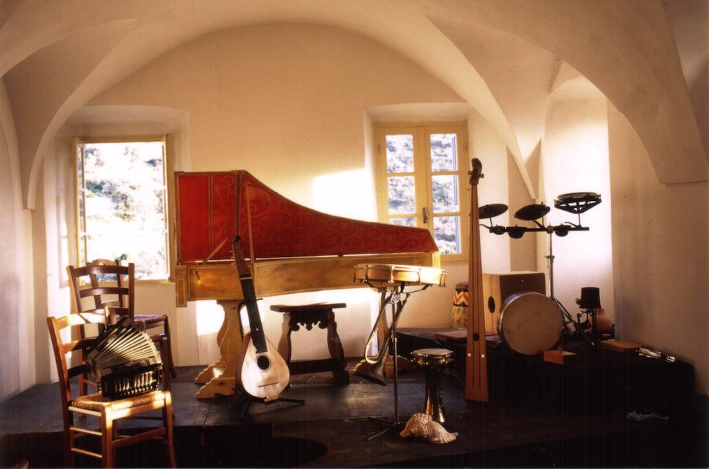 Casa Musicale Hotel Pigna Bagian luar foto